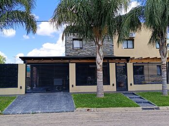 VENTA DE HERMOSA CASA EN VILLA FONTANA