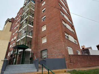 VENDO DEPARTAMENTO 3 DORMITORIOS CON TERRAZA Y COCHERA.