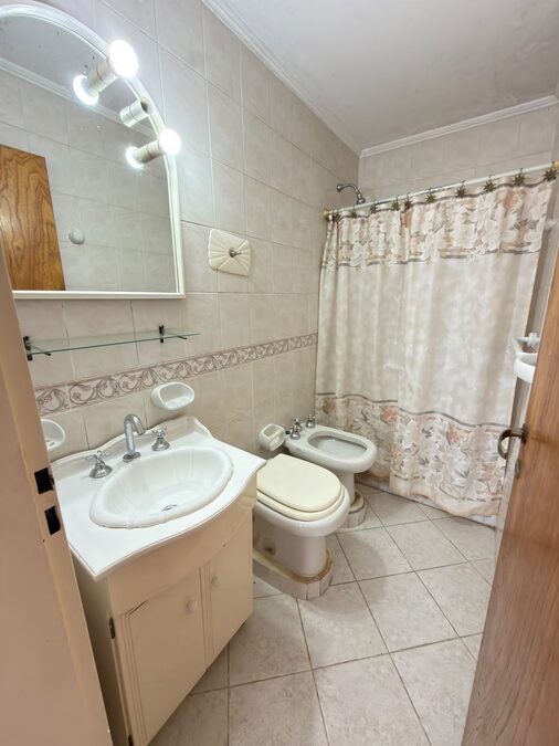 VENDO DEPARTAMENTO 3 DORMITORIOS CON TERRAZA Y COCHERA.
