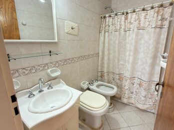 VENDO DEPARTAMENTO 3 DORMITORIOS CON TERRAZA Y COCHERA.