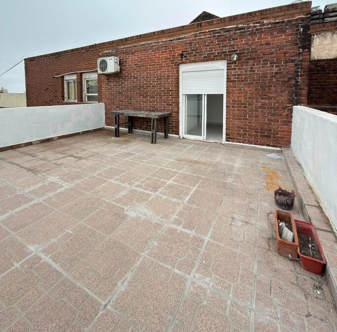 VENDO DEPARTAMENTO 3 DORMITORIOS CON TERRAZA Y COCHERA.