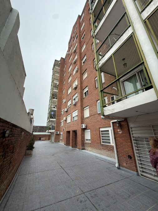VENDO DEPARTAMENTO 3 DORMITORIOS CON TERRAZA Y COCHERA.