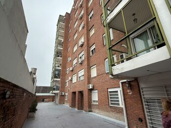 VENDO DEPARTAMENTO 3 DORMITORIOS CON TERRAZA Y COCHERA.