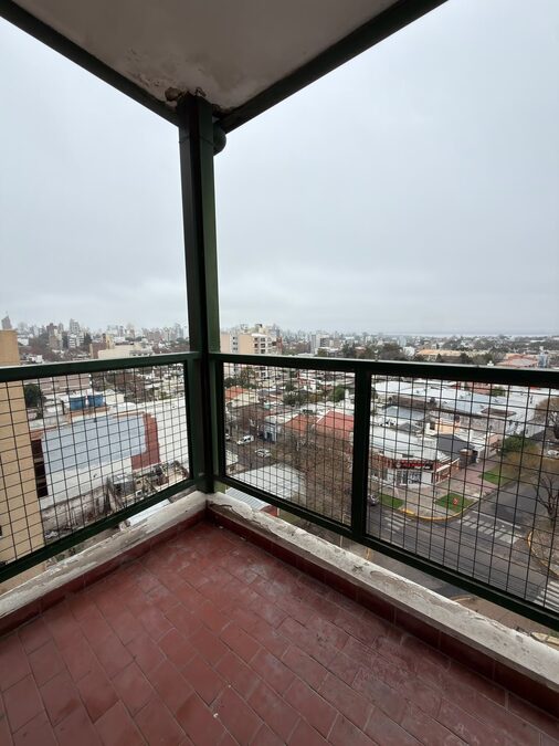 VENDO DEPARTAMENTO 3 DORMITORIOS CON TERRAZA Y COCHERA.