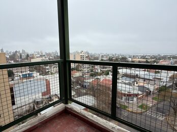 VENDO DEPARTAMENTO 3 DORMITORIOS CON TERRAZA Y COCHERA.