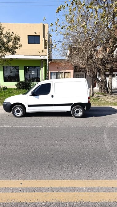 VENDO CITROEN BERLINGO 2022 HDI IMPECABLE - FINANCIO