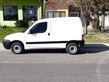 VENDO CITROEN BERLINGO 2022 HDI IMPECABLE - FINANCIO