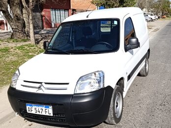 VENDO CITROEN BERLINGO 2022 HDI IMPECABLE - FINANCIO