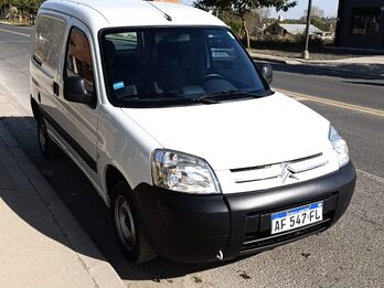 VENDO CITROEN BERLINGO 2022 HDI IMPECABLE - FINANCIO