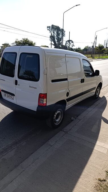 VENDO CITROEN BERLINGO 2022 HDI IMPECABLE - FINANCIO