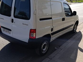 VENDO CITROEN BERLINGO 2022 HDI IMPECABLE - FINANCIO