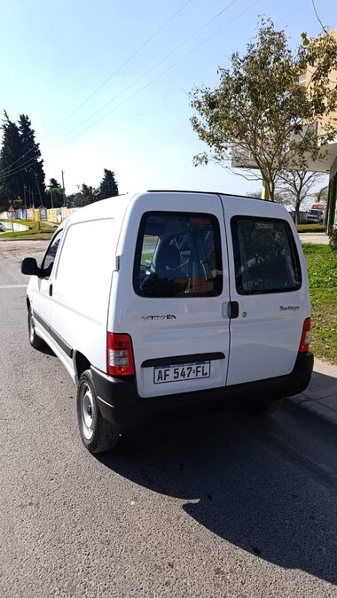 VENDO CITROEN BERLINGO 2022 HDI IMPECABLE - FINANCIO