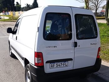 VENDO CITROEN BERLINGO 2022 HDI IMPECABLE - FINANCIO