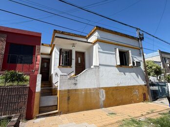 VENDO CASA 3 DORMITORIOS - DON BOSCO