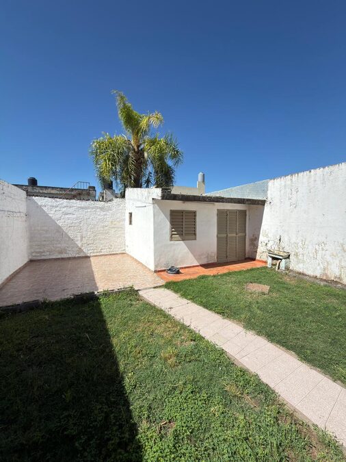 VENDO CASA 3 DORMITORIOS - DON BOSCO