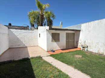 VENDO CASA 3 DORMITORIOS - DON BOSCO