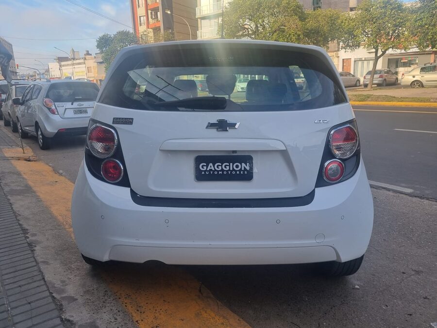 Único Chevrolet Sonic LTZ 5p L/15 MT 2015