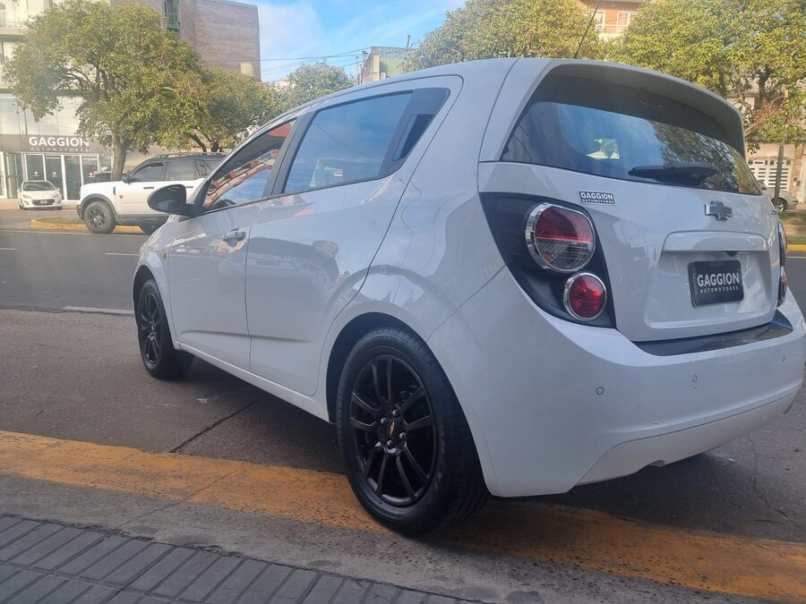 Único Chevrolet Sonic LTZ 5p L/15 MT 2015