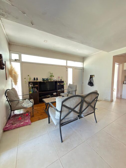 VENDO CASA CON PATIO, PILETA - BARRIO PARACAO