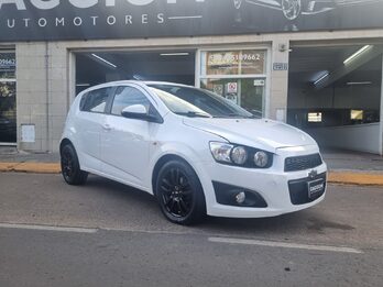 Único Chevrolet Sonic LTZ 5p L/15 MT 2015