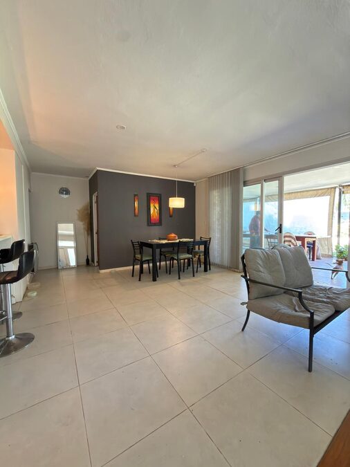 VENDO CASA CON PATIO, PILETA - BARRIO PARACAO