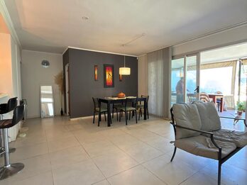 VENDO CASA CON PATIO, PILETA - BARRIO PARACAO