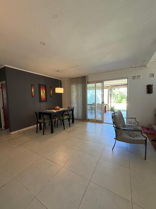 VENDO CASA CON PATIO, PILETA - BARRIO PARACAO