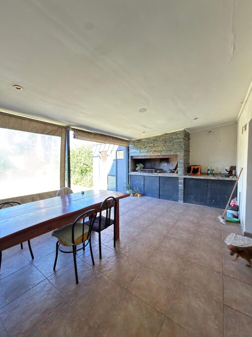 VENDO CASA CON PATIO, PILETA - BARRIO PARACAO