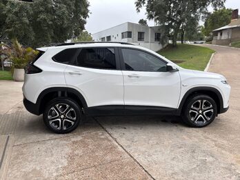 CHEVROLET TRACKER 1.2 LT AT. Recibo vehículos de menor y mayor valor