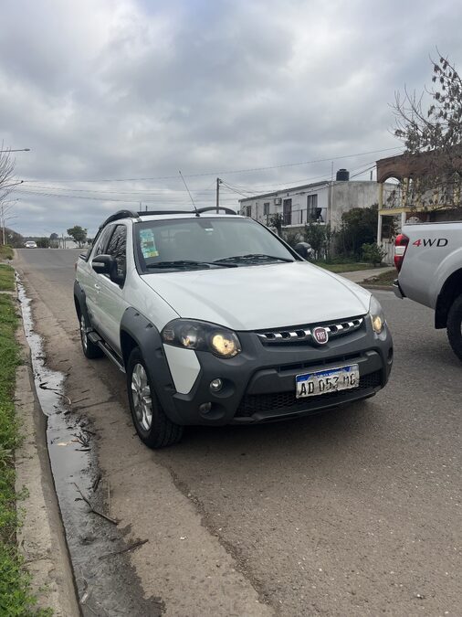 VENDO FIAT STRADA ADVENTURE 1.6 2018 GNC 93000km