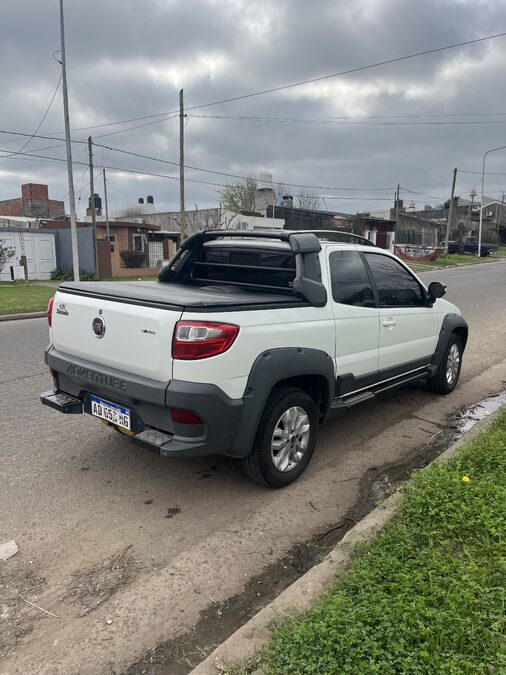 VENDO FIAT STRADA ADVENTURE 1.6 2018 GNC 93000km