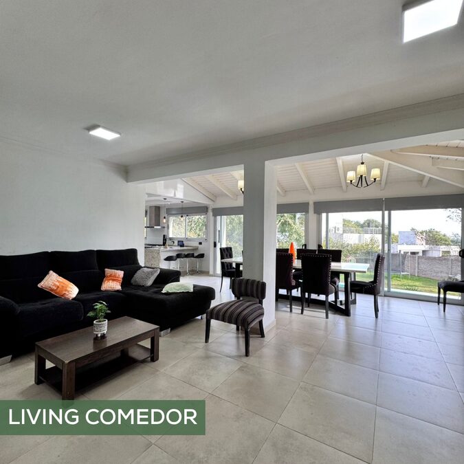🏡 Casa 4 dorm | Piscina | 1.033 m² – Zona La Toma