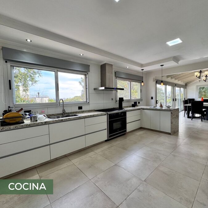 🏡 Casa 4 dorm | Piscina | 1.033 m² – Zona La Toma