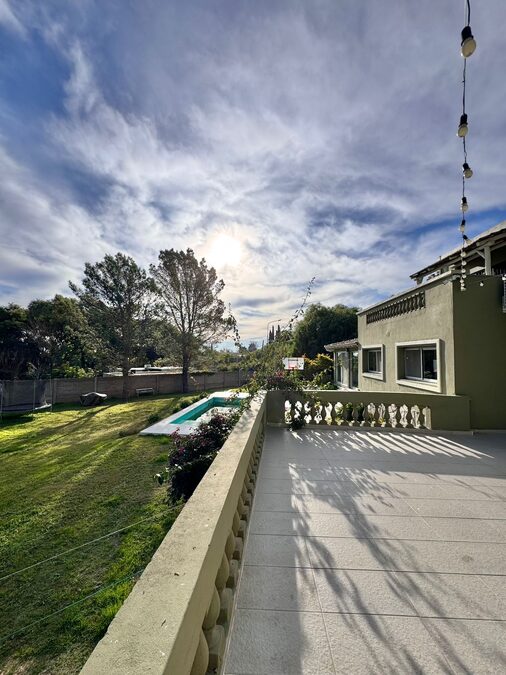 🏡 Casa 4 dorm | Piscina | 1.033 m² – Zona La Toma