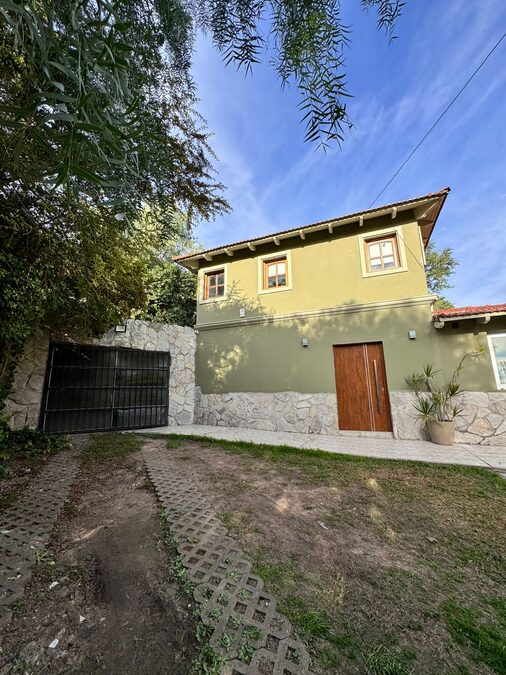 🏡 Casa 4 dorm | Piscina | 1.033 m² – Zona La Toma