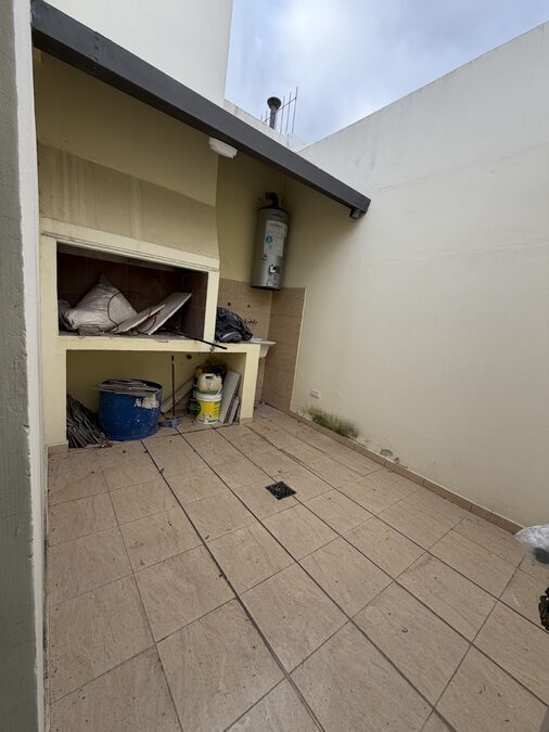 Vende casa Calle Urquiza entre Patagonia Y Mendoza
