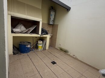 Vende casa Calle Urquiza entre Patagonia Y Mendoza
