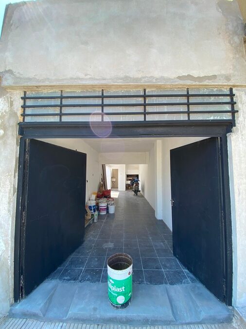 Vendo en Casacuberta y R.Dario, vivienda en planta alta de 2/dorm. y local en planta baja, alquilados