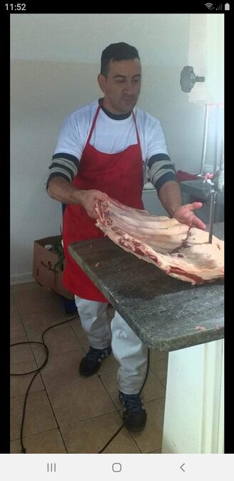 Busco trabajo de carnicero  completo