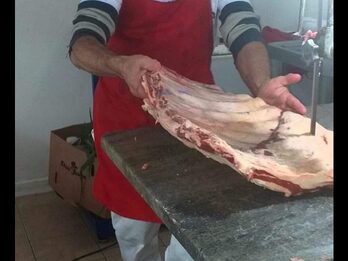 Busco trabajo de carnicero  completo