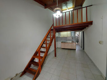 Vendo  c/Campamento de Ayui 793 a mts de Artigas Casa 3/dorm. liv/coc/com, cochera, patio (alquilada)      o y quincho, alquilada