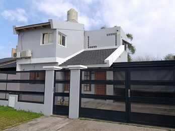CASA EN VENTA  (Zona Chango Mas)