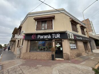 EN VENTA LOCAL COMERCIAL - EXCELENTE UBICACION EN ESQUINA CENTRICA