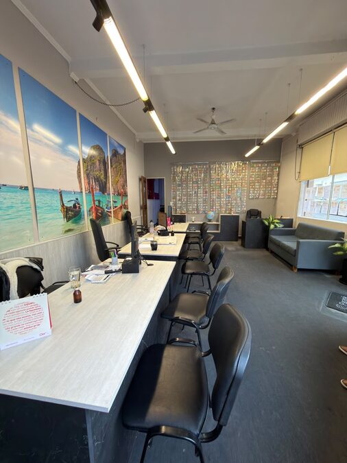 EN VENTA LOCAL COMERCIAL - EXCELENTE UBICACION EN ESQUINA CENTRICA