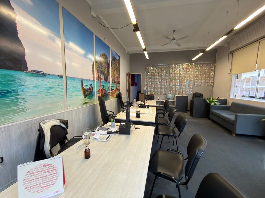 EN VENTA LOCAL COMERCIAL - EXCELENTE UBICACION EN ESQUINA CENTRICA