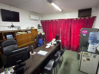 EN VENTA LOCAL COMERCIAL - EXCELENTE UBICACION EN ESQUINA CENTRICA