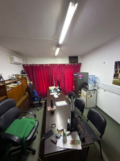 EN VENTA LOCAL COMERCIAL - EXCELENTE UBICACION EN ESQUINA CENTRICA