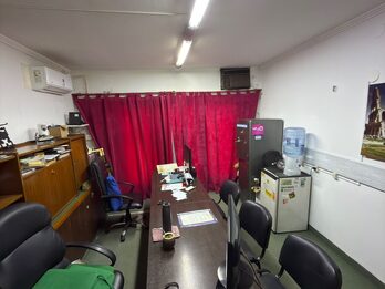 EN VENTA LOCAL COMERCIAL - EXCELENTE UBICACION EN ESQUINA CENTRICA