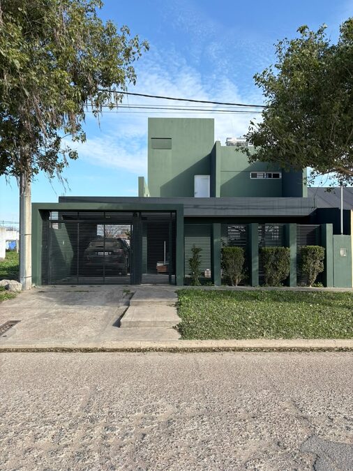 EN VENTA HERMOSA CASA EN BARRIO SOLVENCIA -SAN BENITO