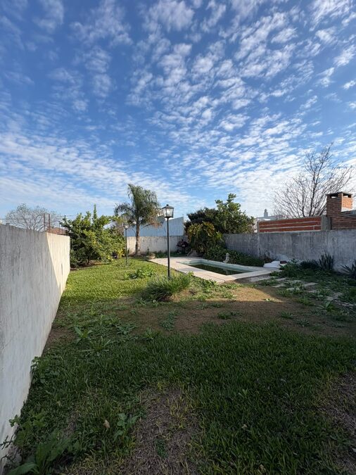 EN VENTA HERMOSA CASA EN BARRIO SOLVENCIA -SAN BENITO